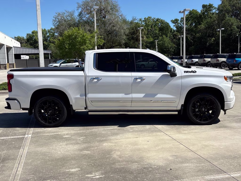 2023 Iridescent Pearl Tricoat Chevrolet Silverado 1500 High Country 4X4 Truck