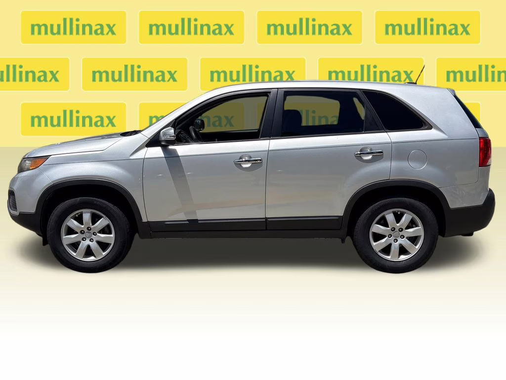 2013 Bright Silver Kia Sorento LX FWD SUV