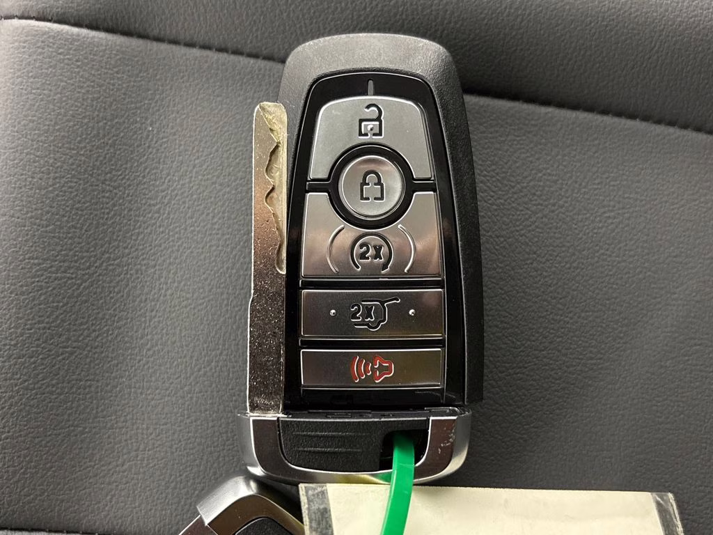 2026 Agate Black Metallic Ford Expedition Active RWD SUV