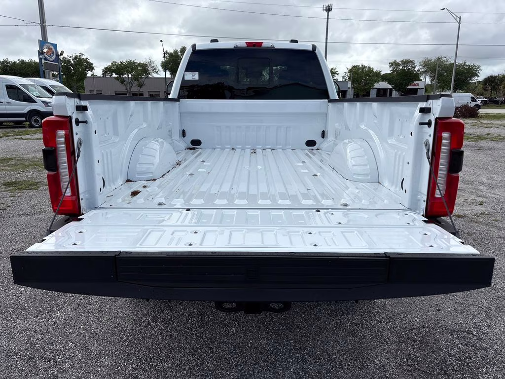 2026 Oxford White Ford Super Duty F-350 SRW XL 4X4 Truck