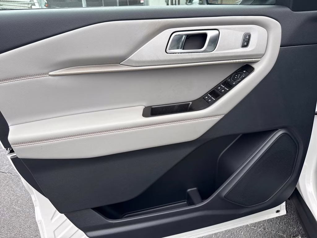 2026 Star White Metallic Tri-Coat Ford Explorer Active RWD SUV