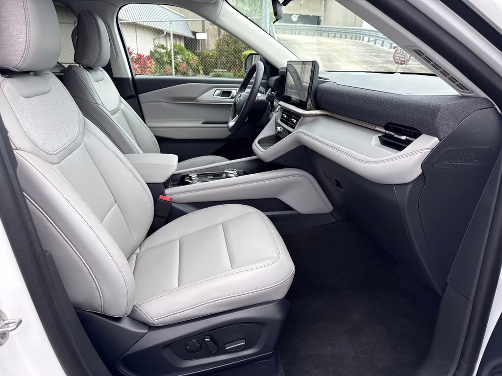 2026 Star White Metallic Tri-Coat Ford Explorer Active RWD SUV