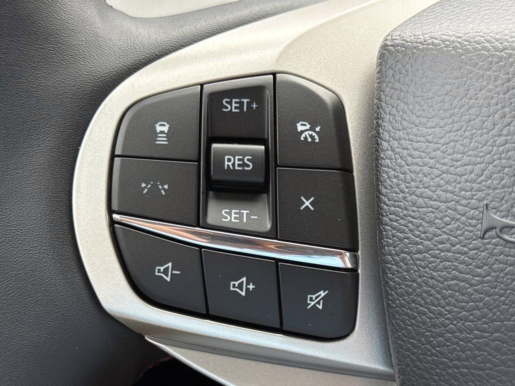 2026 Star White Metallic Tri-Coat Ford Explorer Active RWD SUV