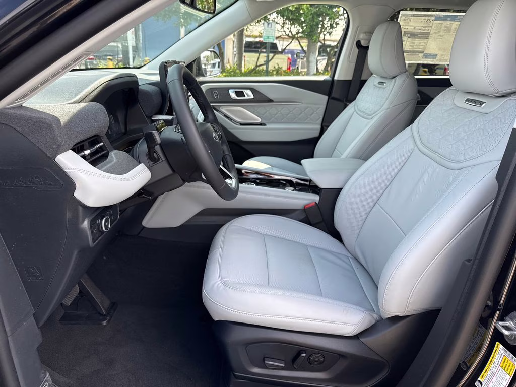 2026 Agate Black Metallic Ford Explorer Platinum 4X4 SUV