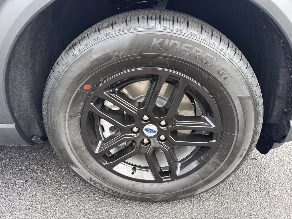 2026 Star White Metallic Tri-Coat Ford Explorer Active RWD SUV