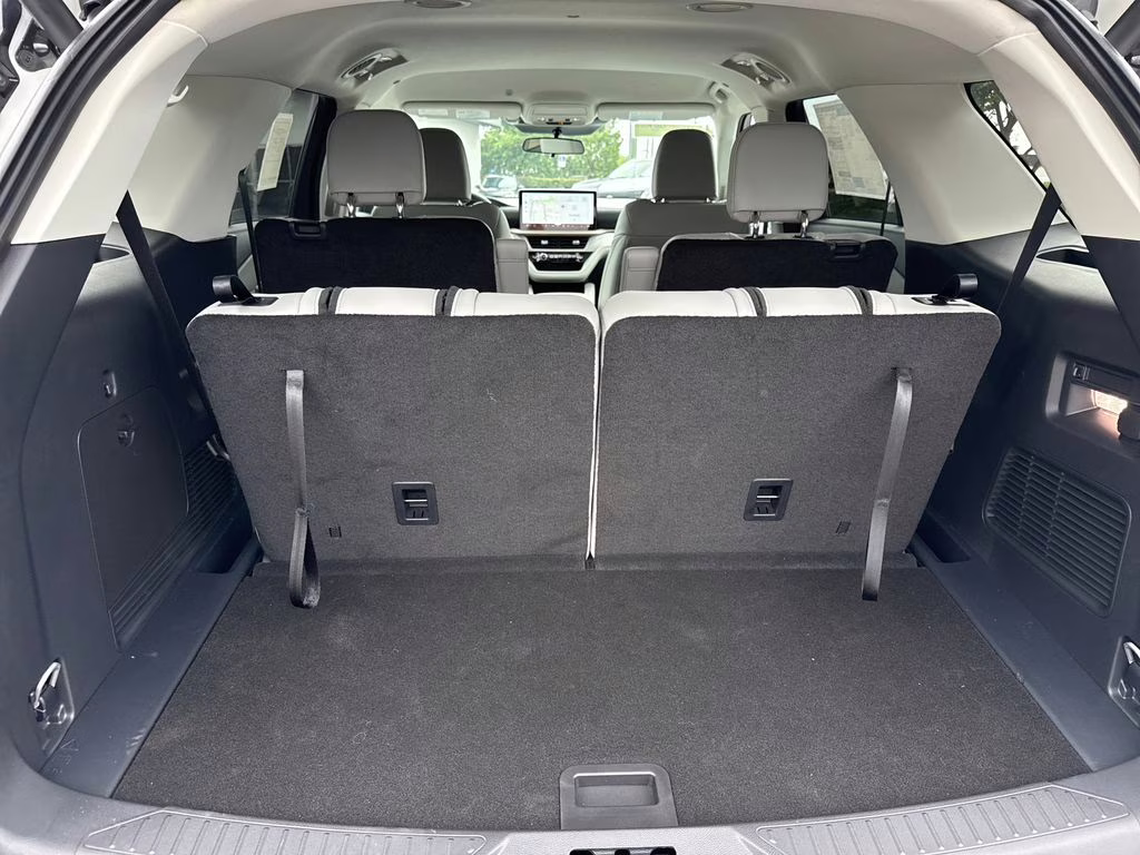 2026 Star White Metallic Tri-Coat Ford Explorer Active RWD SUV