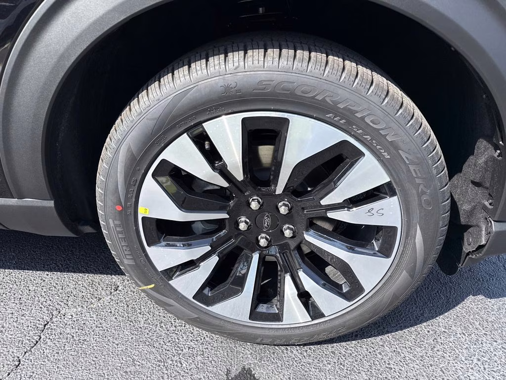 2026 Agate Black Metallic Ford Explorer Platinum 4X4 SUV