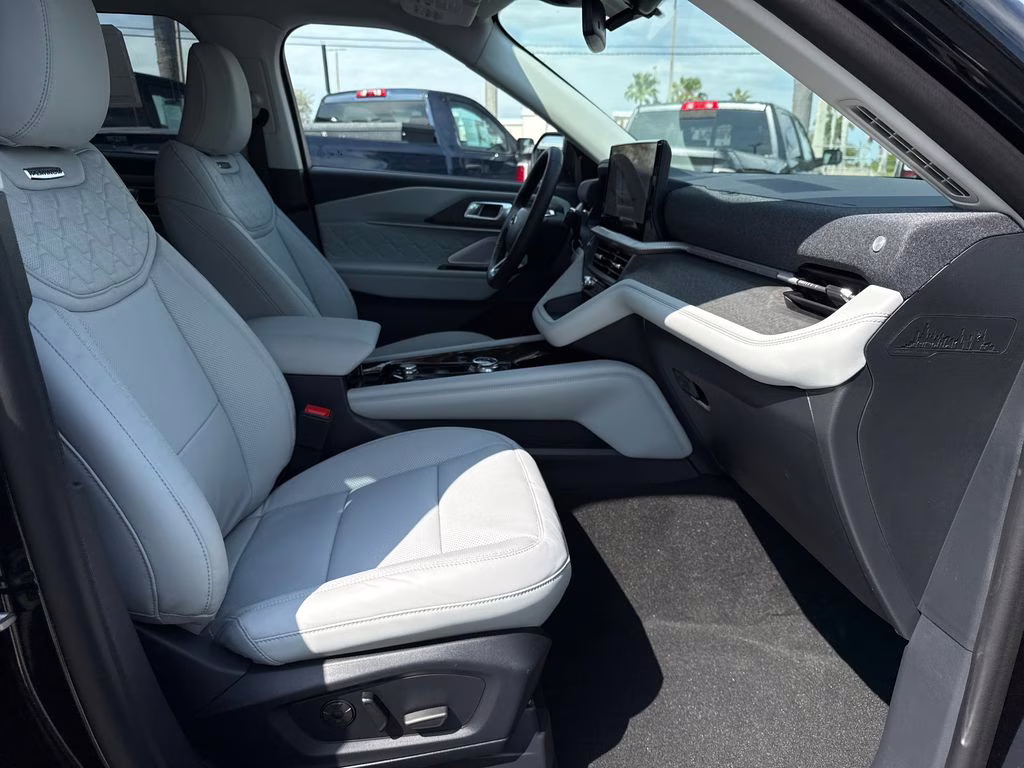 2026 Agate Black Metallic Ford Explorer Platinum 4X4 SUV