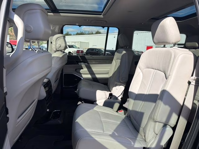 2022 Diamond Black Crystal Pearlcoat Jeep Wagoneer Series III 4X4 SUV