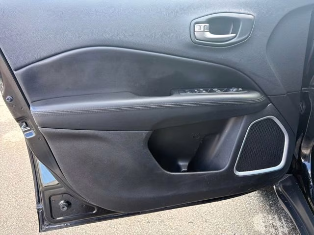 2018 Diamond Black Crystal Pearlcoat Jeep Compass Altitude 4X4 SUV