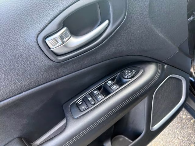 2018 Diamond Black Crystal Pearlcoat Jeep Compass Altitude 4X4 SUV