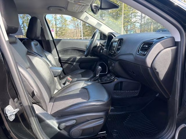 2018 Diamond Black Crystal Pearlcoat Jeep Compass Altitude 4X4 SUV