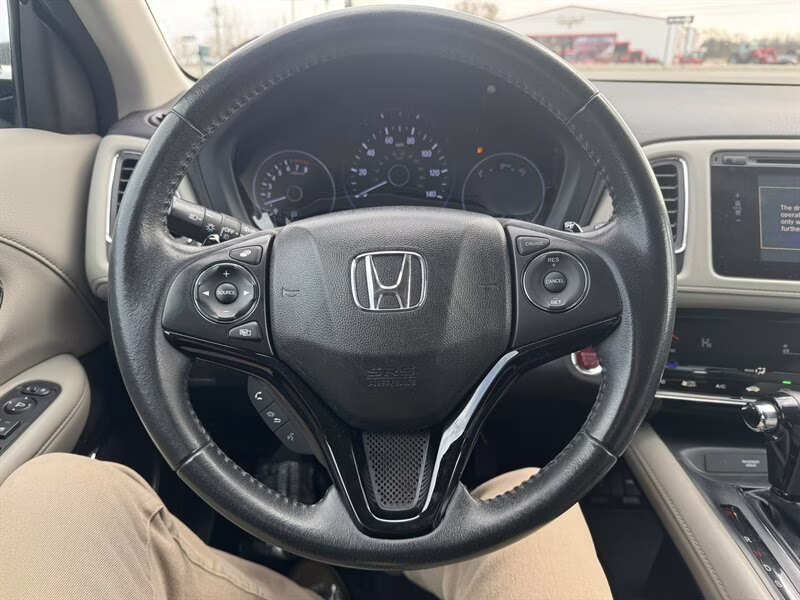 2018 Lunar Silver Metallic Honda HR-V EX-L w/Navi AWD Crossover