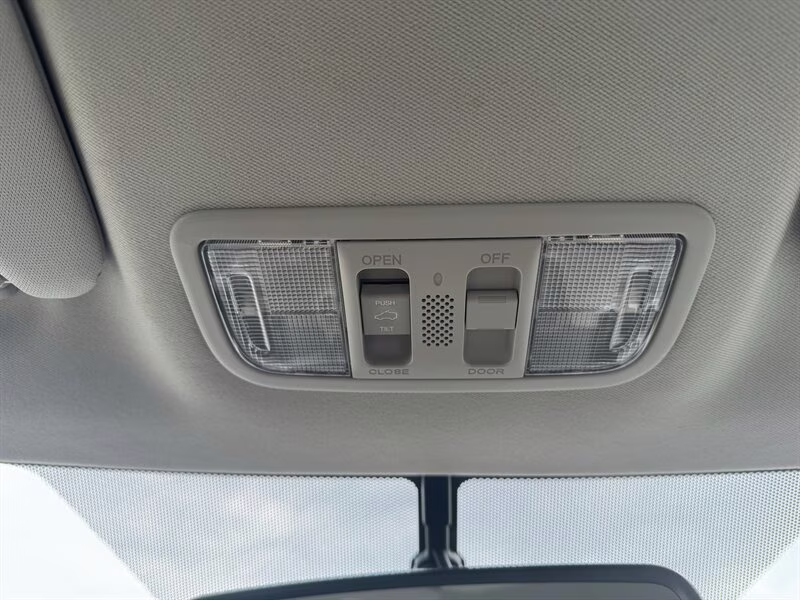 2018 Lunar Silver Metallic Honda HR-V EX-L w/Navi AWD Crossover