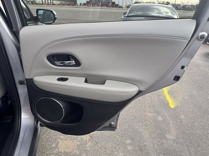 2018 Lunar Silver Metallic Honda HR-V EX-L w/Navi AWD Crossover