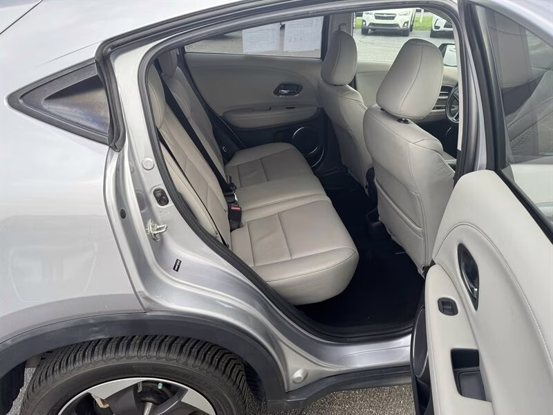 2018 Lunar Silver Metallic Honda HR-V EX-L w/Navi AWD Crossover