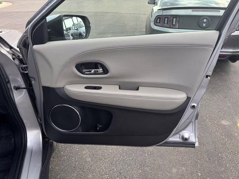 2018 Lunar Silver Metallic Honda HR-V EX-L w/Navi AWD Crossover