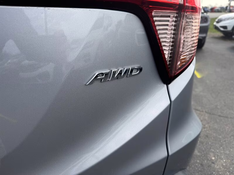 2018 Lunar Silver Metallic Honda HR-V EX-L w/Navi AWD Crossover