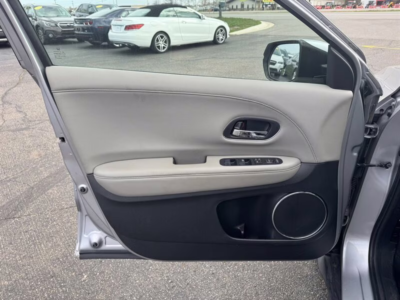 2018 Lunar Silver Metallic Honda HR-V EX-L w/Navi AWD Crossover