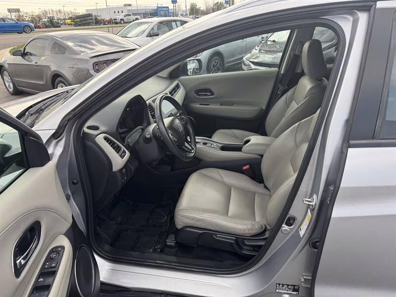 2018 Lunar Silver Metallic Honda HR-V EX-L w/Navi AWD Crossover