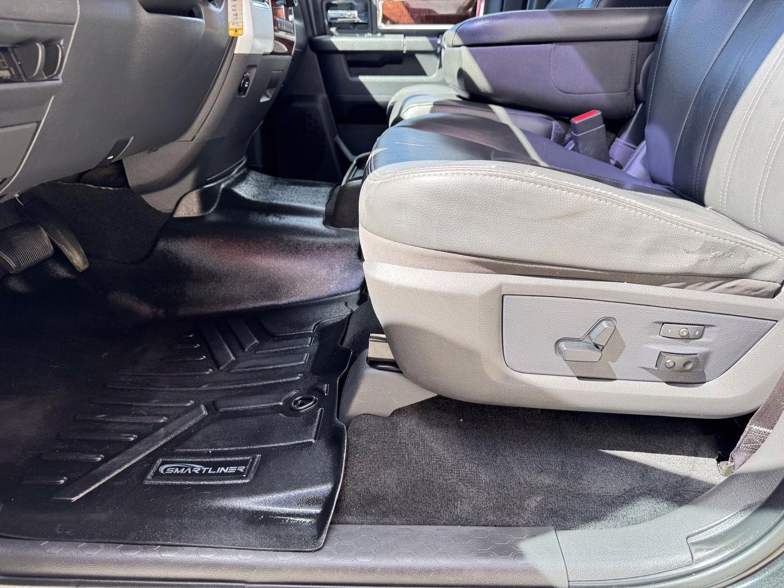 2011 Brilliant Black Crystal Pearl Ram 3500 Laramie 4X4 Truck