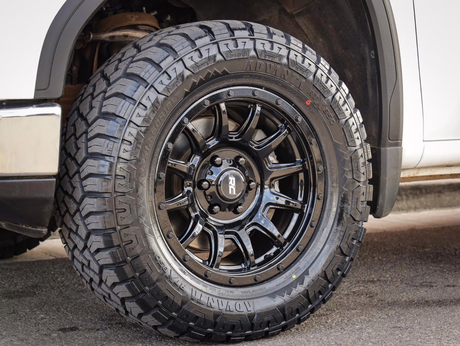 2023 Summit White GMC Sierra 1500 SLE 4X4 Truck