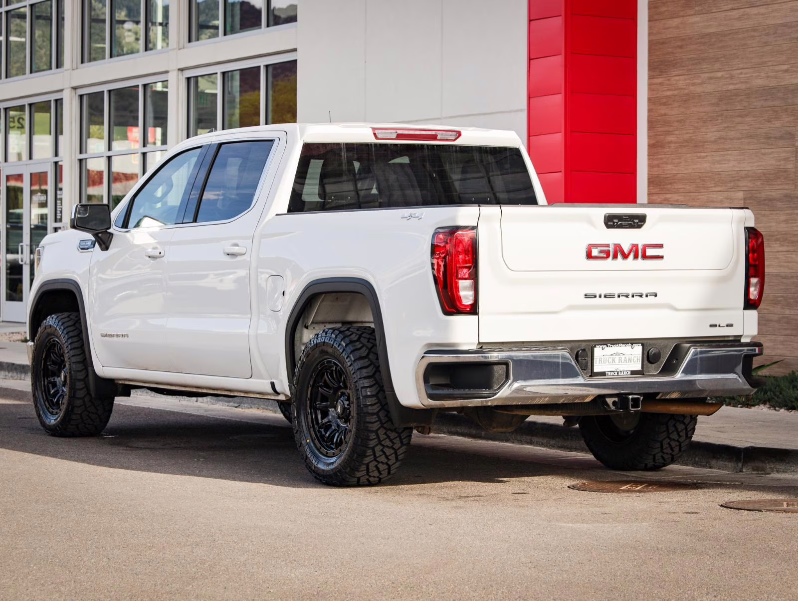 2023 Summit White GMC Sierra 1500 SLE 4X4 Truck