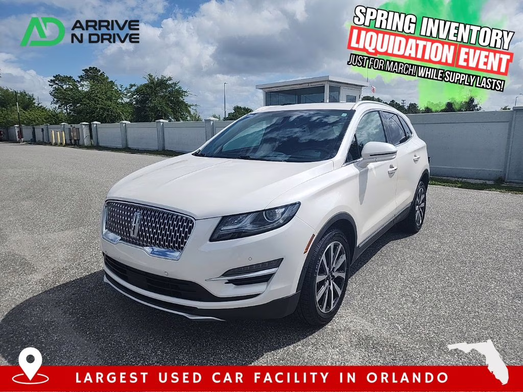 2019 White Platinum Clearcoat Metallic Lincoln MKC Reserve FWD SUV