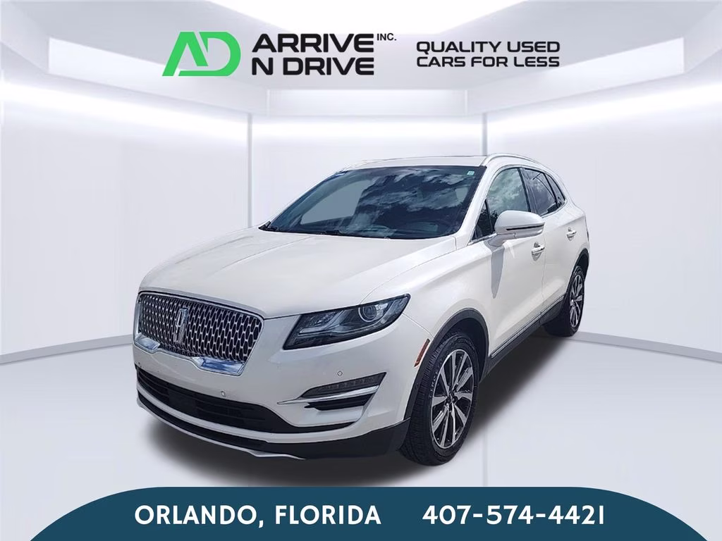 2019 White Platinum Clearcoat Metallic Lincoln MKC Reserve FWD SUV