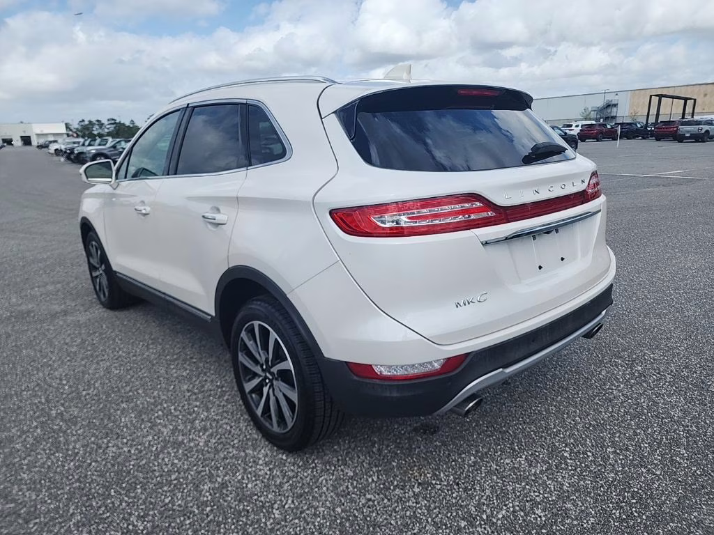 2019 White Platinum Clearcoat Metallic Lincoln MKC Reserve FWD SUV