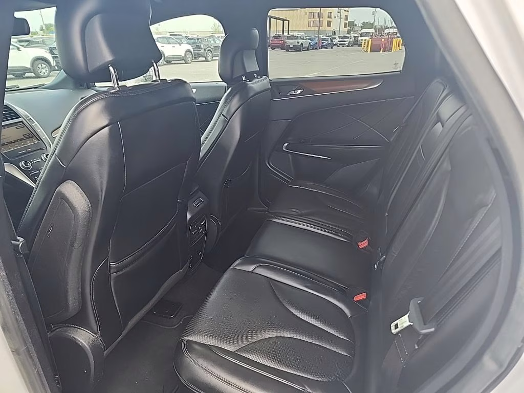 2019 White Platinum Clearcoat Metallic Lincoln MKC Reserve FWD SUV