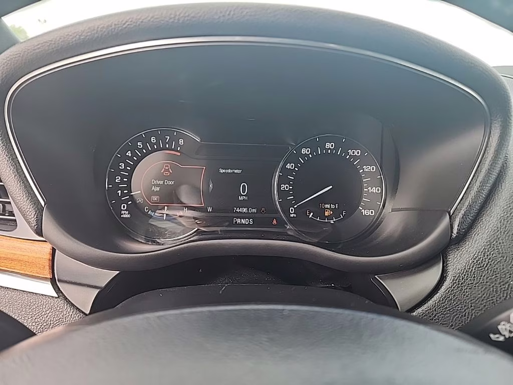 2019 White Platinum Clearcoat Metallic Lincoln MKC Reserve FWD SUV