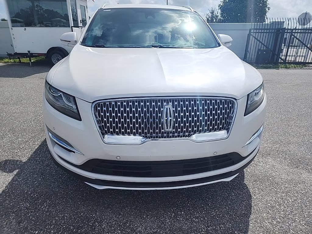 2019 White Platinum Clearcoat Metallic Lincoln MKC Reserve FWD SUV