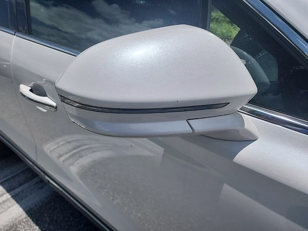 2019 White Platinum Clearcoat Metallic Lincoln MKC Reserve FWD SUV