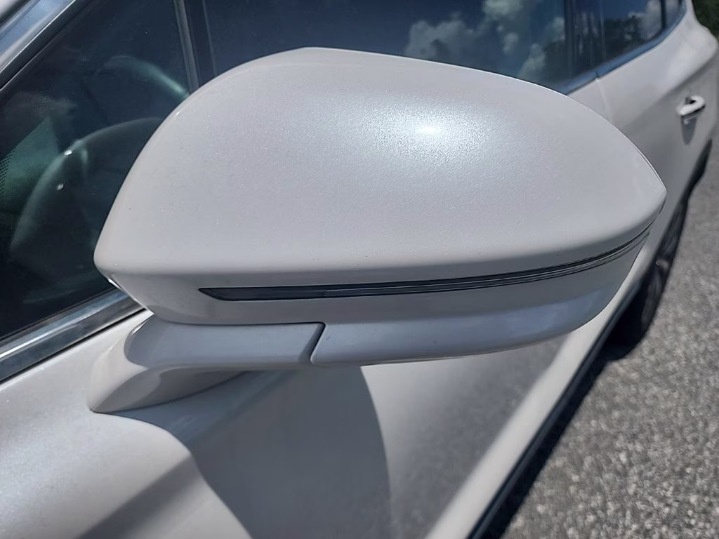 2019 White Platinum Clearcoat Metallic Lincoln MKC Reserve FWD SUV
