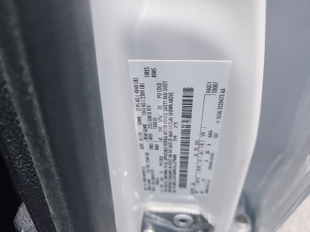 2019 White Platinum Clearcoat Metallic Lincoln MKC Reserve FWD SUV