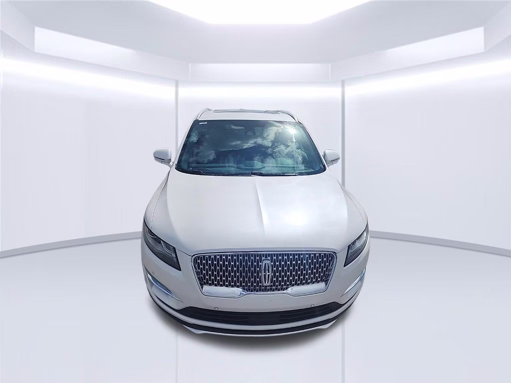 2019 White Platinum Clearcoat Metallic Lincoln MKC Reserve FWD SUV