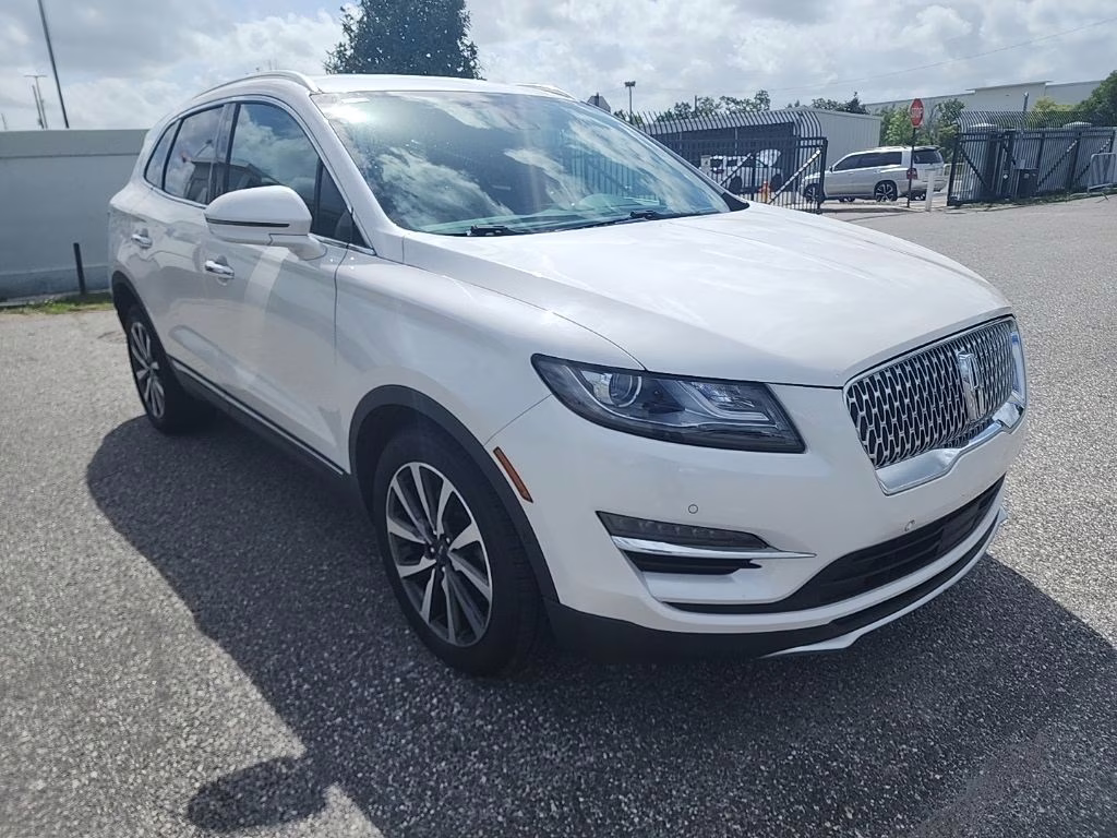 2019 White Platinum Clearcoat Metallic Lincoln MKC Reserve FWD SUV