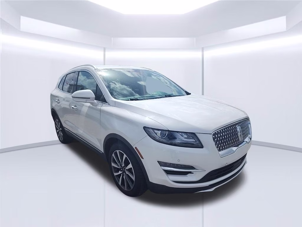 2019 White Platinum Clearcoat Metallic Lincoln MKC Reserve FWD SUV