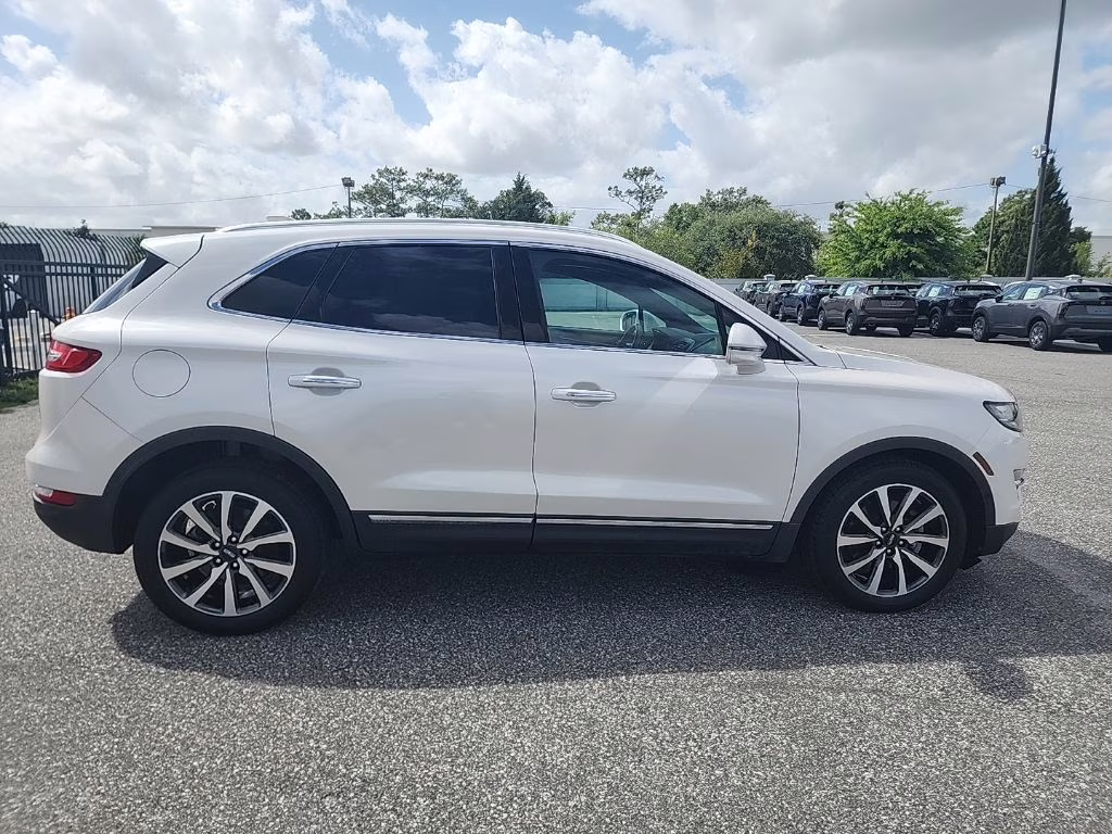2019 White Platinum Clearcoat Metallic Lincoln MKC Reserve FWD SUV
