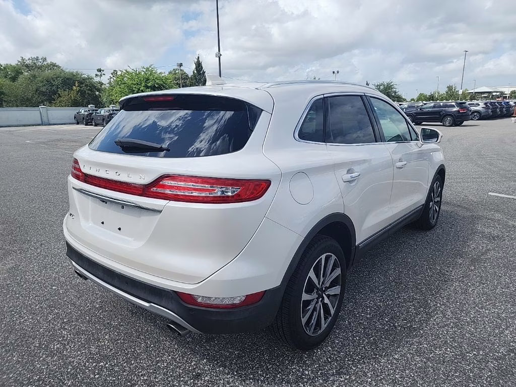 2019 White Platinum Clearcoat Metallic Lincoln MKC Reserve FWD SUV