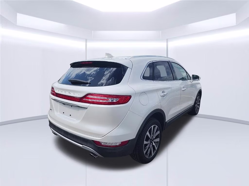 2019 White Platinum Clearcoat Metallic Lincoln MKC Reserve FWD SUV