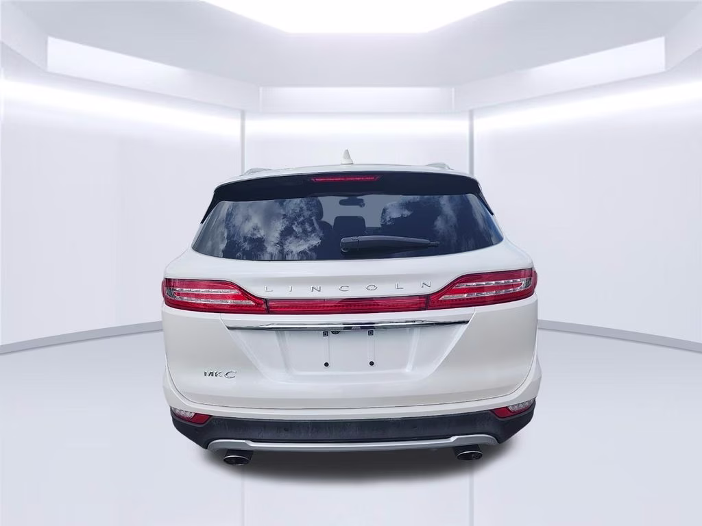 2019 White Platinum Clearcoat Metallic Lincoln MKC Reserve FWD SUV