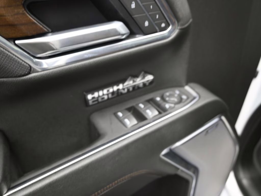 2025 Iridescent Pearl Tricoat Chevrolet Silverado 1500 High Country 4X4 Truck