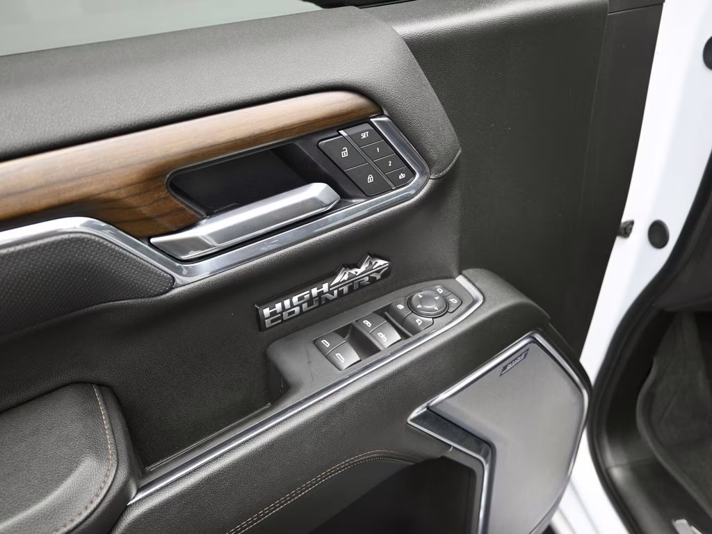 2025 Iridescent Pearl Tricoat Chevrolet Silverado 1500 High Country 4X4 Truck