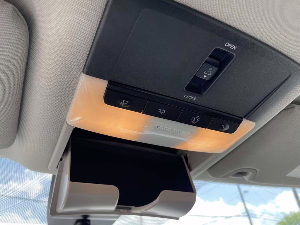 2026 Pearl White Tricoat Nissan Altima 2.5 SV FWD Sedan