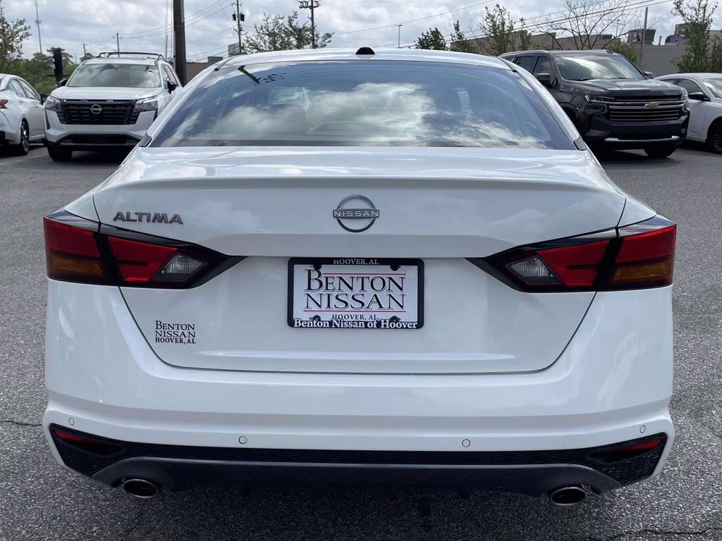 2026 Pearl White Tricoat Nissan Altima 2.5 SV FWD Sedan