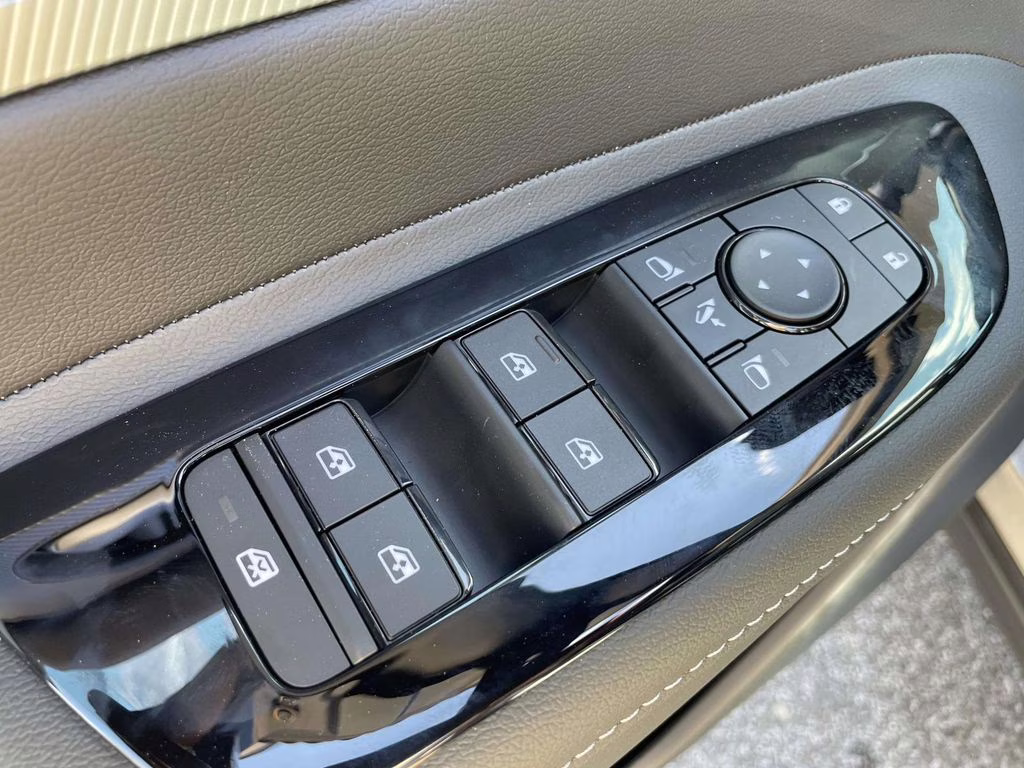 2026 Champagne Silver Metallic Nissan Murano Platinum AWD SUV