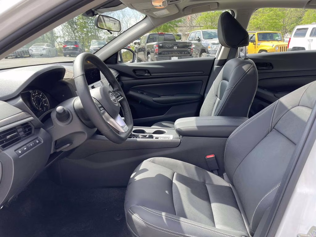 2026 Pearl White Tricoat Nissan Altima 2.5 SV FWD Sedan