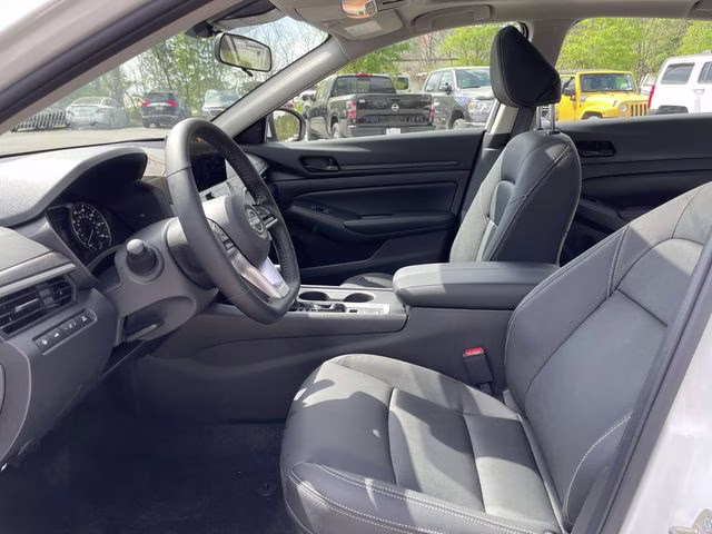 2026 Pearl White Tricoat Nissan Altima 2.5 SV FWD Sedan